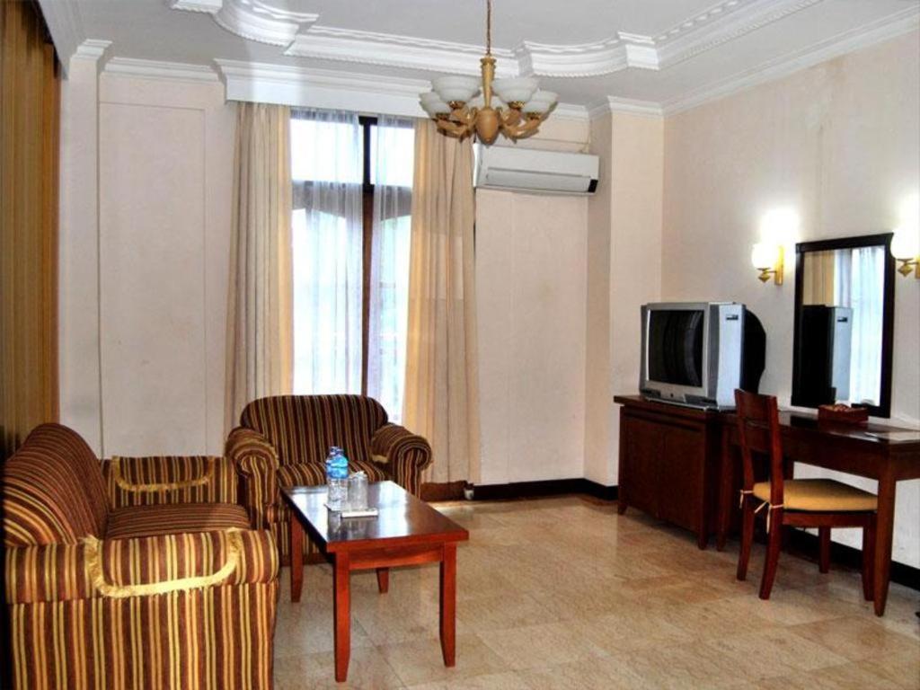 Pia Hotel Pangkalpinang Pangkalan Baru Exterior foto